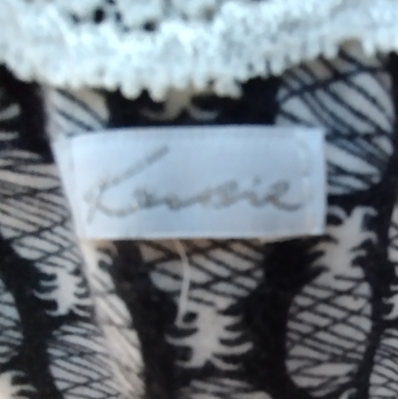 Kensie top Medium - Picture 13 of 15